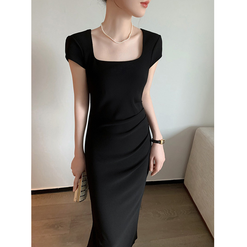 黑色赫本风方领短袖连衣裙女2025夏季新款收腰褶皱气质优雅长裙子