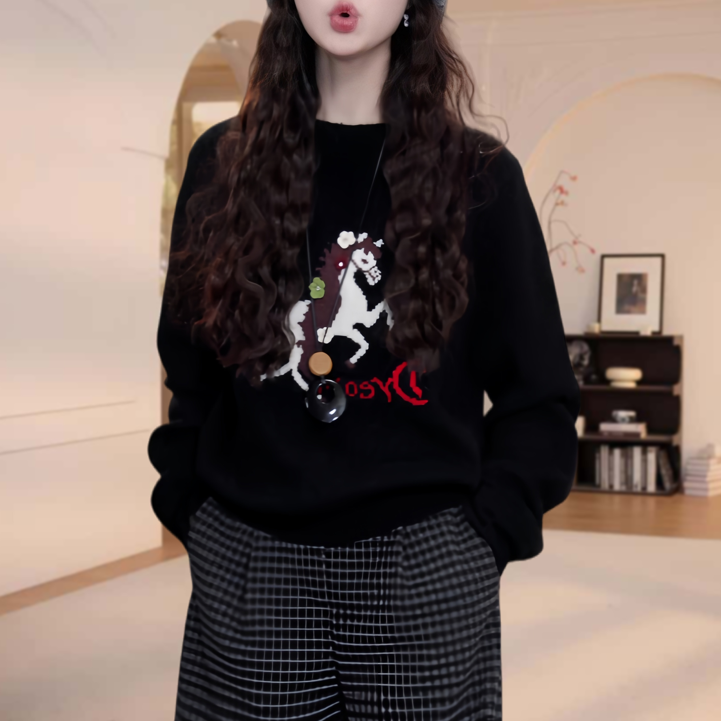 小白马圆领套头长袖毛衣女2025秋冬季新款休闲百搭字母提花针织衫