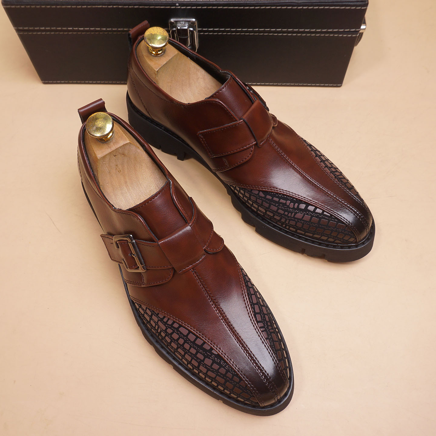 新款潮流男士韩版尖头皮鞋英伦男士休闲套脚男鞋内增高厚底婚鞋子