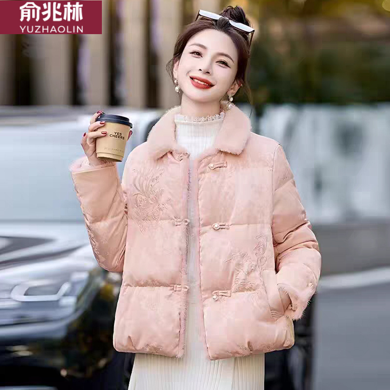 俞兆林新中式服女2025冬季新款国风刺绣盘扣短款外套加厚保