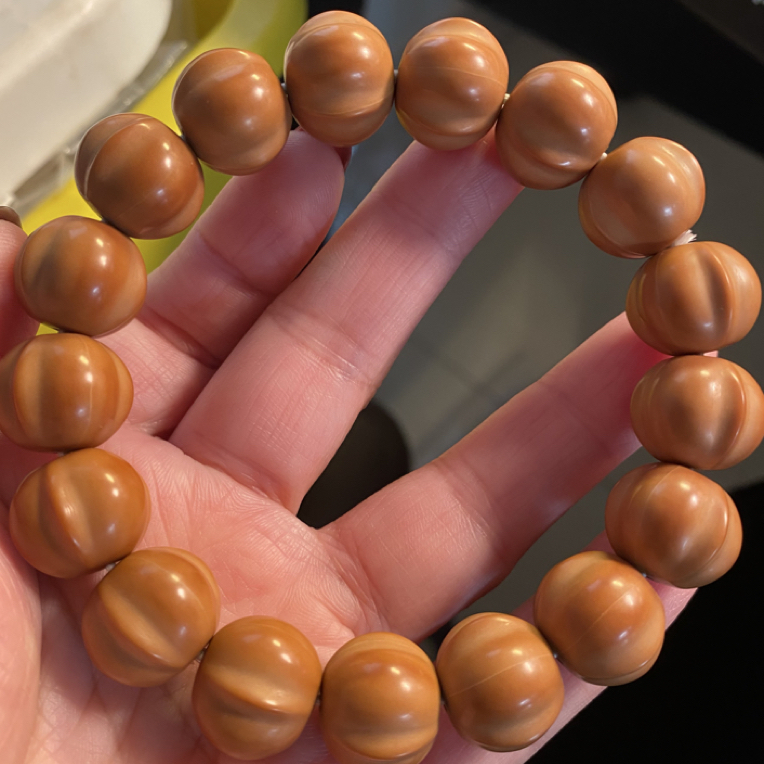 猴头核桃聚宝盆料原色大鲨鱼手串