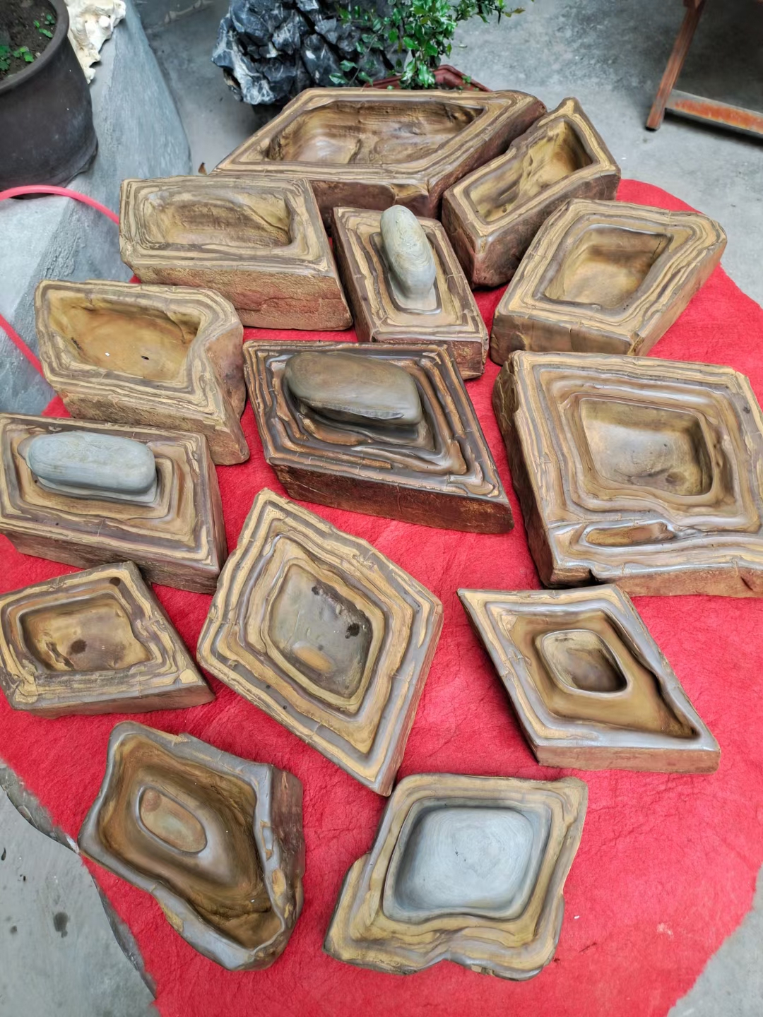 古铜石摆件奇石原石赏石，画面石，红梅石，水冲石天然石头精品
