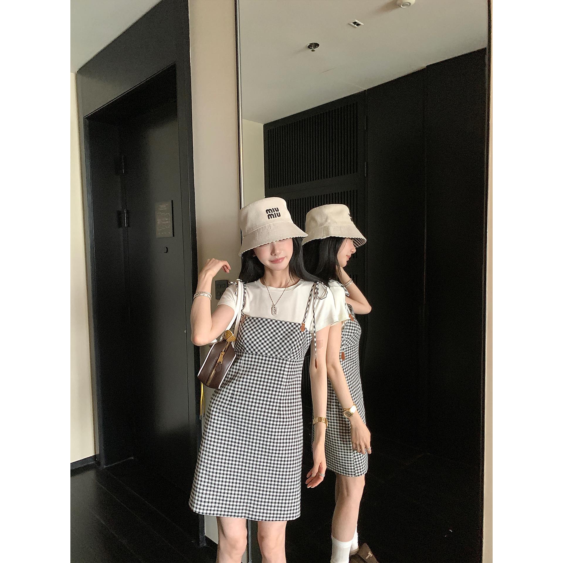 区区欧阳 黑白格子吊带连衣裙女夏季新款收腰A字短裙复古无袖裙子