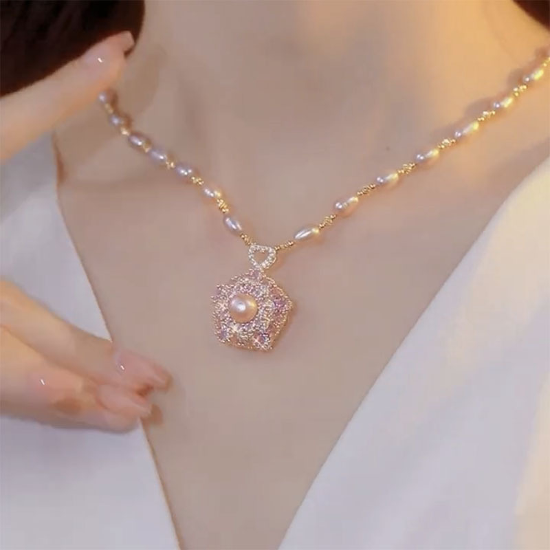锌合金合成锆石吊坠 轻奢小众花朵吊坠珍珠项链2024新款爆款气质