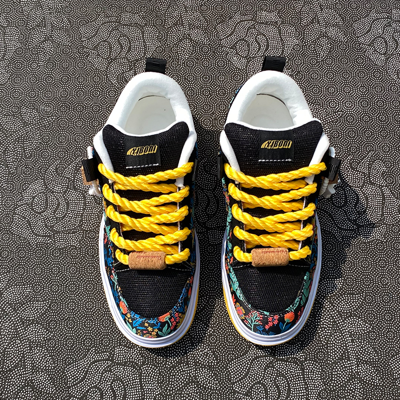 新款时尚黑色印花低帮面包鞋学生百搭休闲板鞋男士潮流男鞋潮鞋子