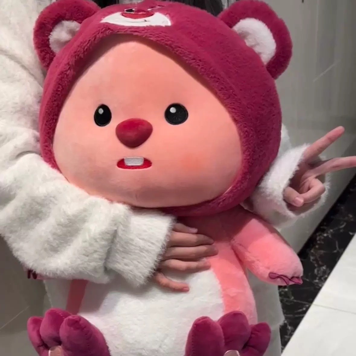 鳄鱼韩国草莓loopy海狸露比毛绒玩具可爱娃娃创意生日礼物送女生