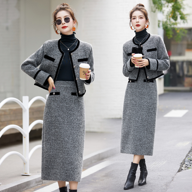 灰色小香风羽绒服套装女冬季2025新款高端羊毛短外套半身裙两件套