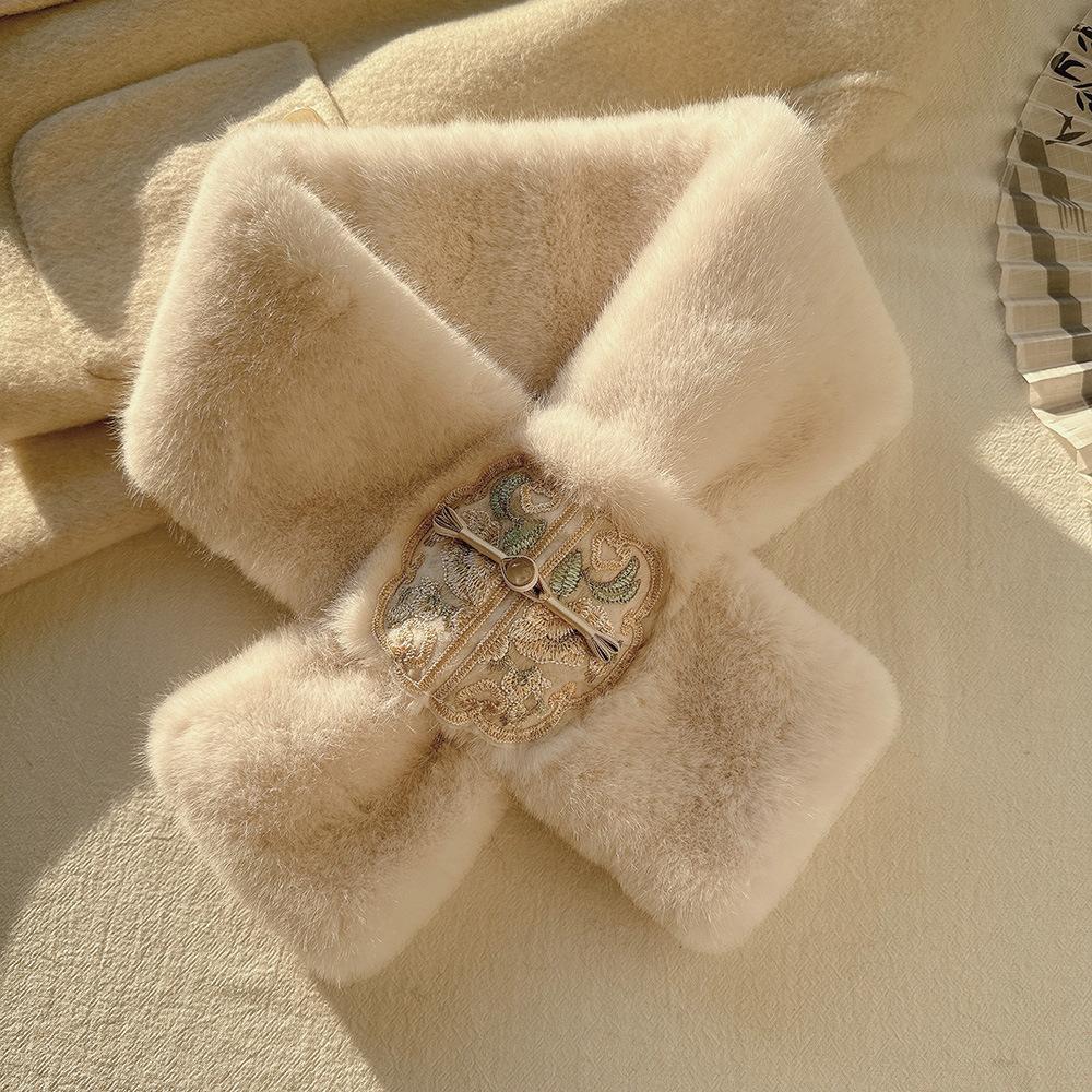 重工刺绣玉扣交叉毛领围脖女冬季高级感护颈保暖毛毛绒围巾