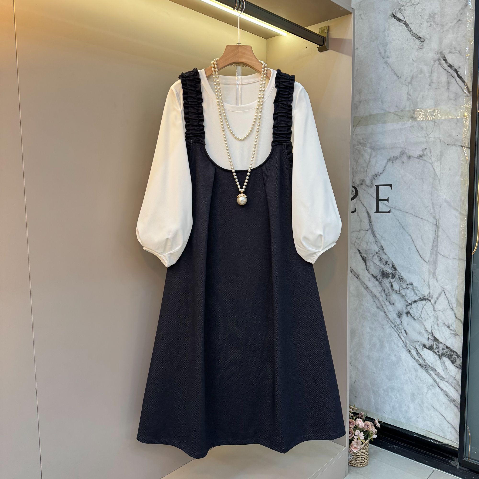 2025早秋韩版时尚百搭洋气圆领打底+背带裙显瘦胖mm两件套9086