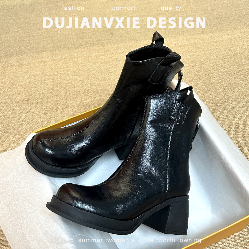 2025年冬季新款黑色粗跟马丁靴厚底复古时装短靴显瘦气质圆头女靴