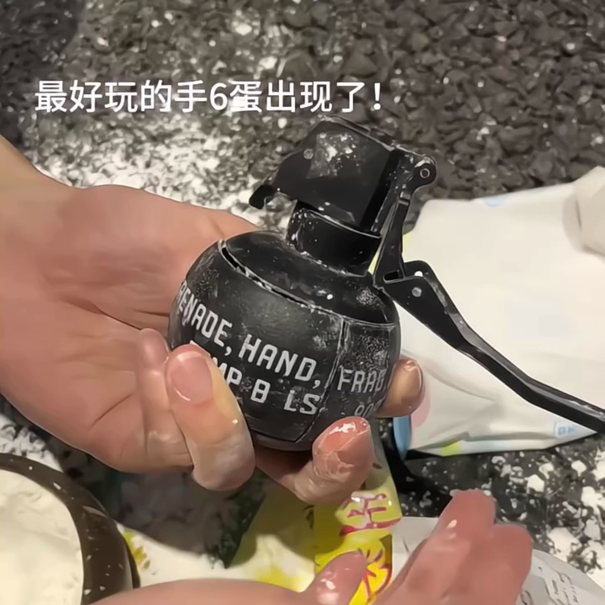 整蛊玩具仿真雷模型M67手雷道具仿真绝地求生吃鸡弹射烟雾玩具