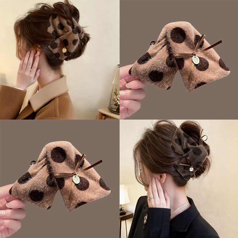 波点毛绒布艺三角抓夹女2025新款鲨鱼夹大号盘发发夹秋冬时尚发饰