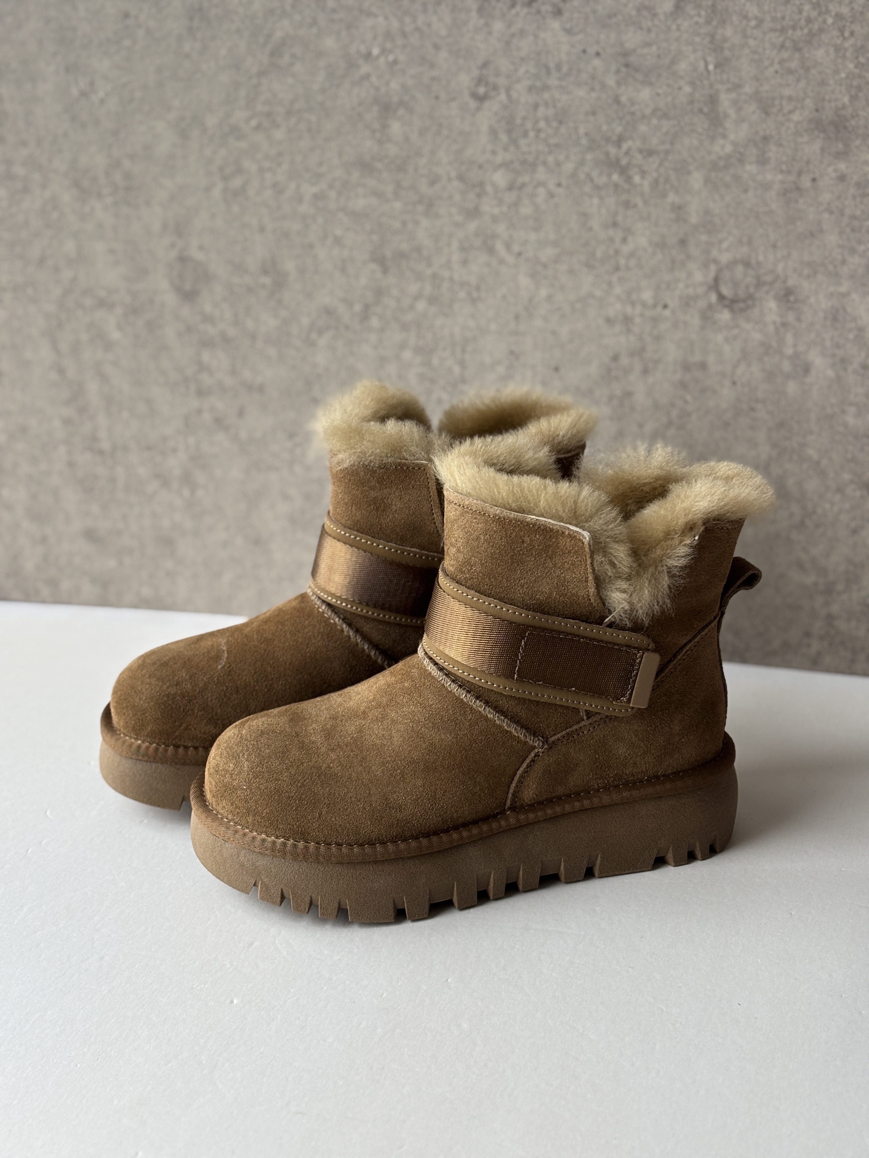 女款Z2109内里全羊毛加绒时尚雪地靴休闲风时尚冬季高度加厚保暖