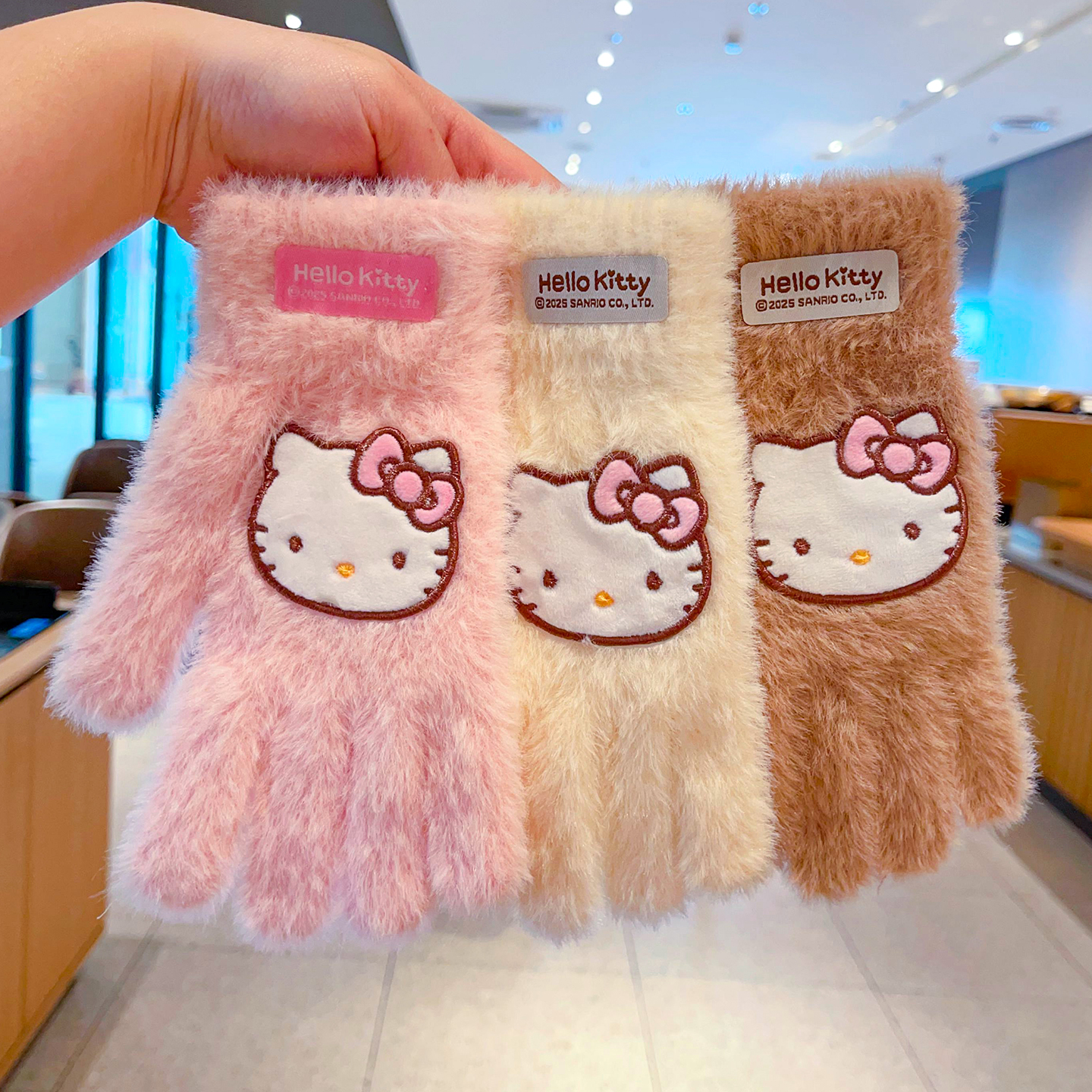 儿童正版HelloKitty毛绒手套女童冬季可爱加绒保暖学生写字触屏