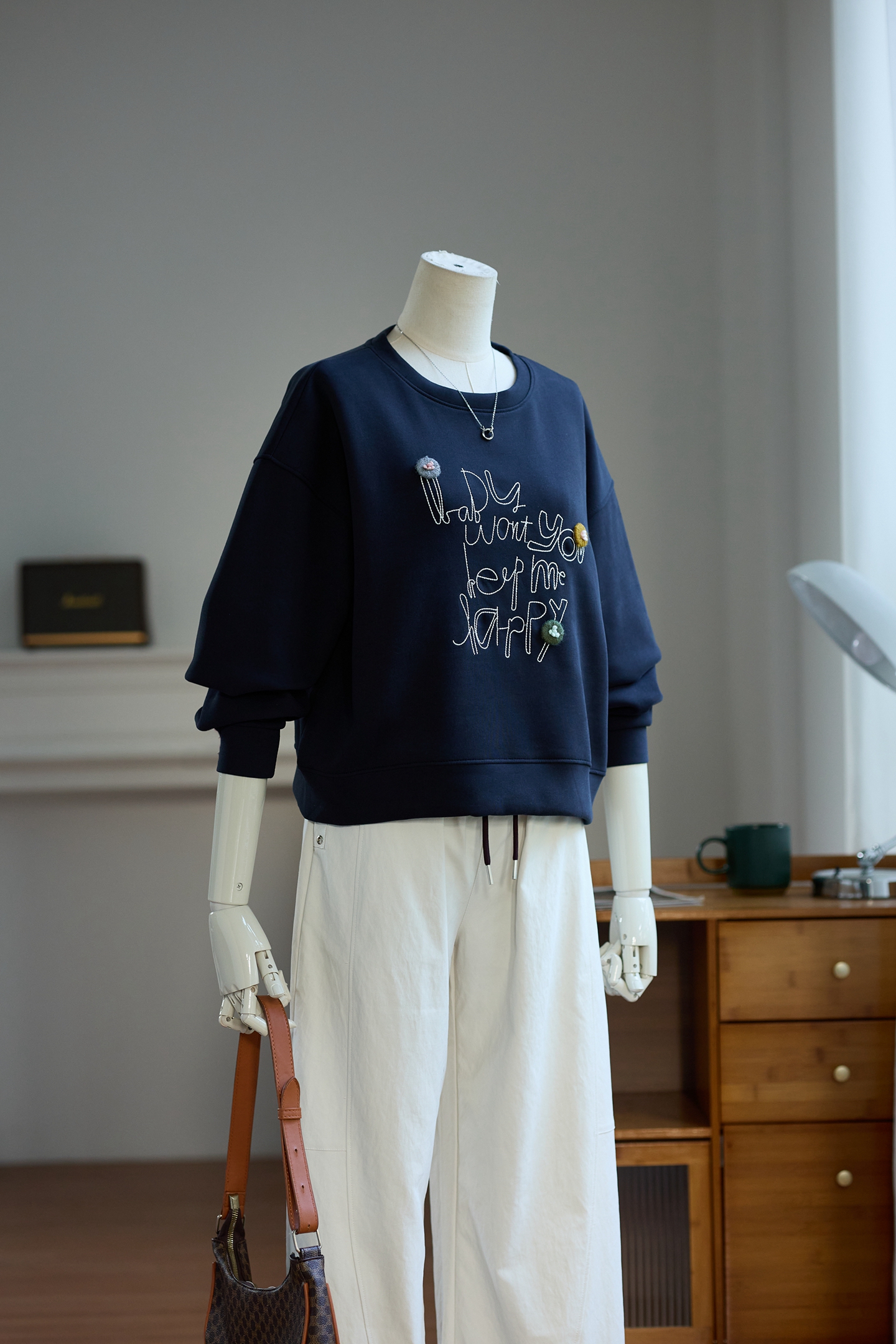 琴川谷秋款字母刺绣圆领短款卫衣女宽松休闲百搭显瘦长袖减龄上衣