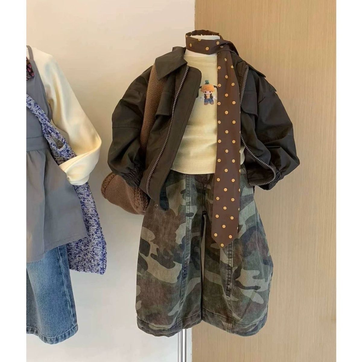 儿童套装2025秋季新品夹克外套男孩女孩休闲韩版百搭迷彩裤三件套