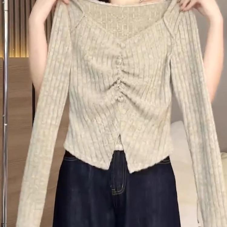 今年新款卡其色褶皱长袖女秋季洋气辣妹时尚街头高级设计感上衣