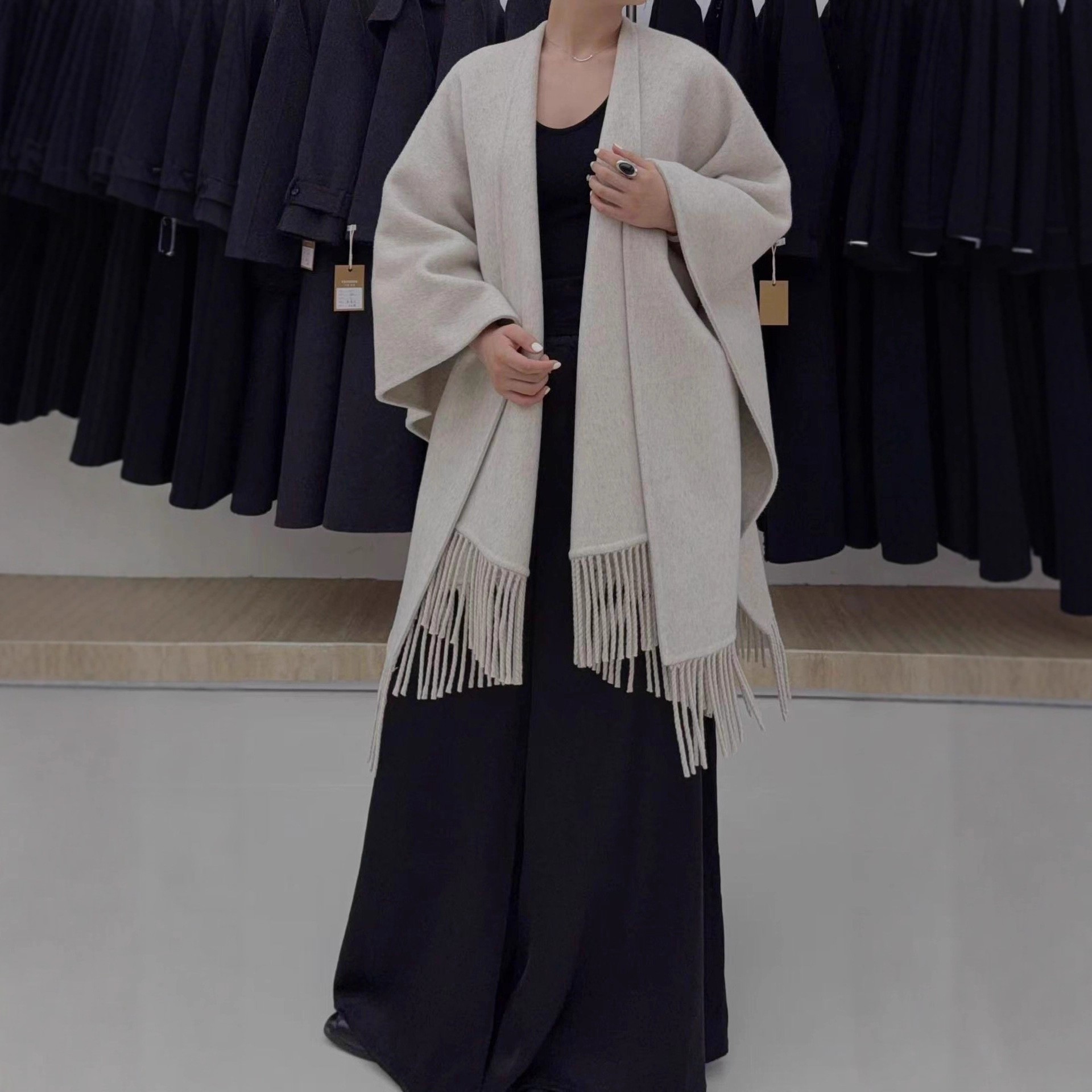 羊绒流苏披肩2025秋冬新款羊绒大衣聚会出游高贵百搭时尚披风斗篷