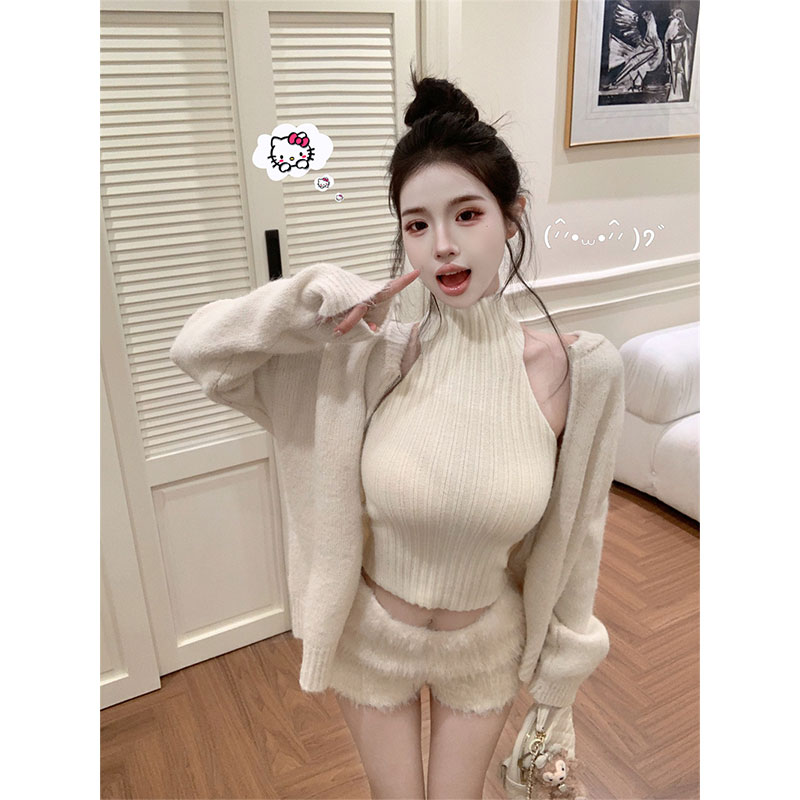 云朵慕斯 2025秋季新款性感辣妹半高领针织无袖背心/修身短裤套装