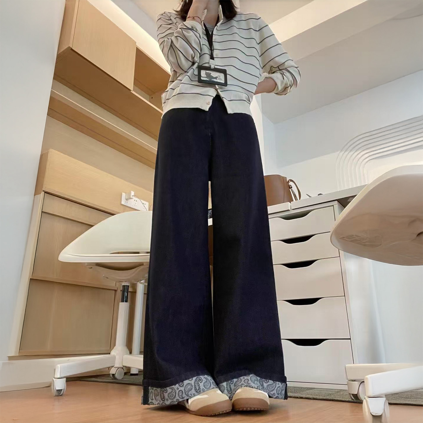 大码卷边宽松阔腿牛仔裤女秋季款梨形身材高腰显瘦深蓝色百搭长裤