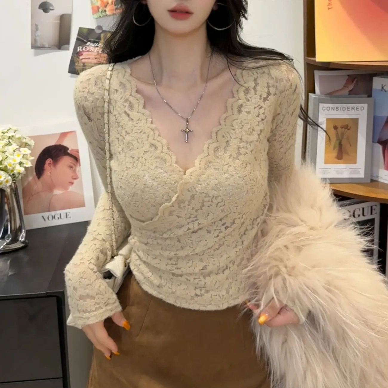 大码蕾丝打底2025新款秋冬V领收腰显瘦上衣T恤打底衫女内搭长袖