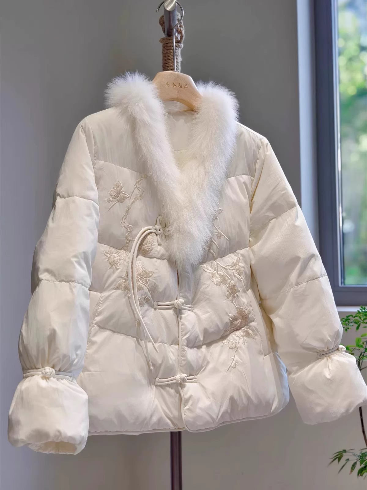 新中式国风短款毛领盘扣棉服外套女2025冬季新款轻薄刺绣国风棉衣