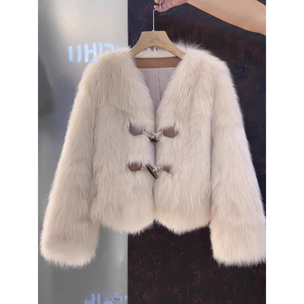 人造皮草 皮草外套女短款2025年冬季新款仿狐狸毛年轻大衣时尚显