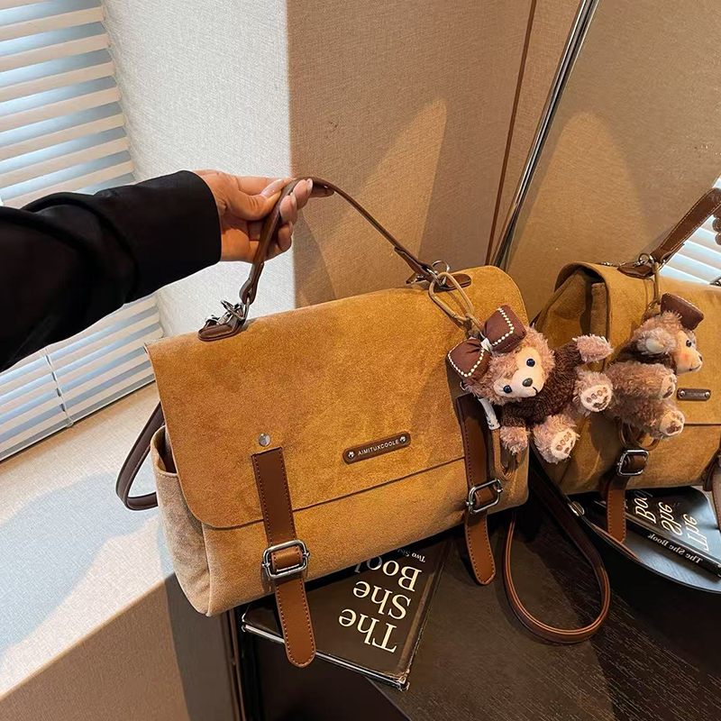 艾米兔女包2025新款潮流时尚质感手提包复古流行简约双肩剑桥包