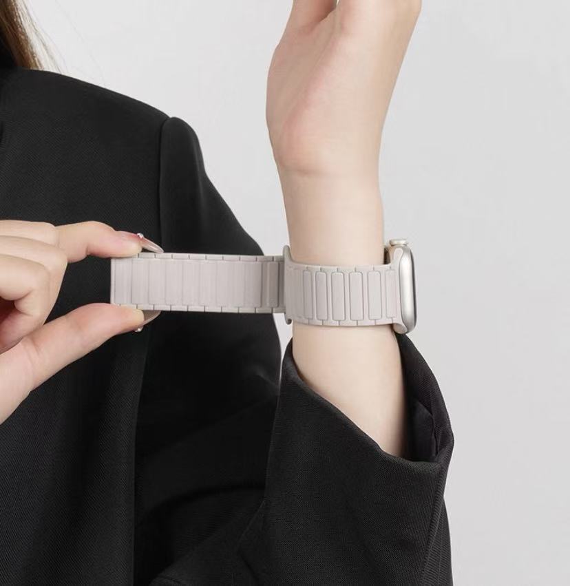 适用苹果全系手表表带硅胶applewatch运动磁吸三珠新款