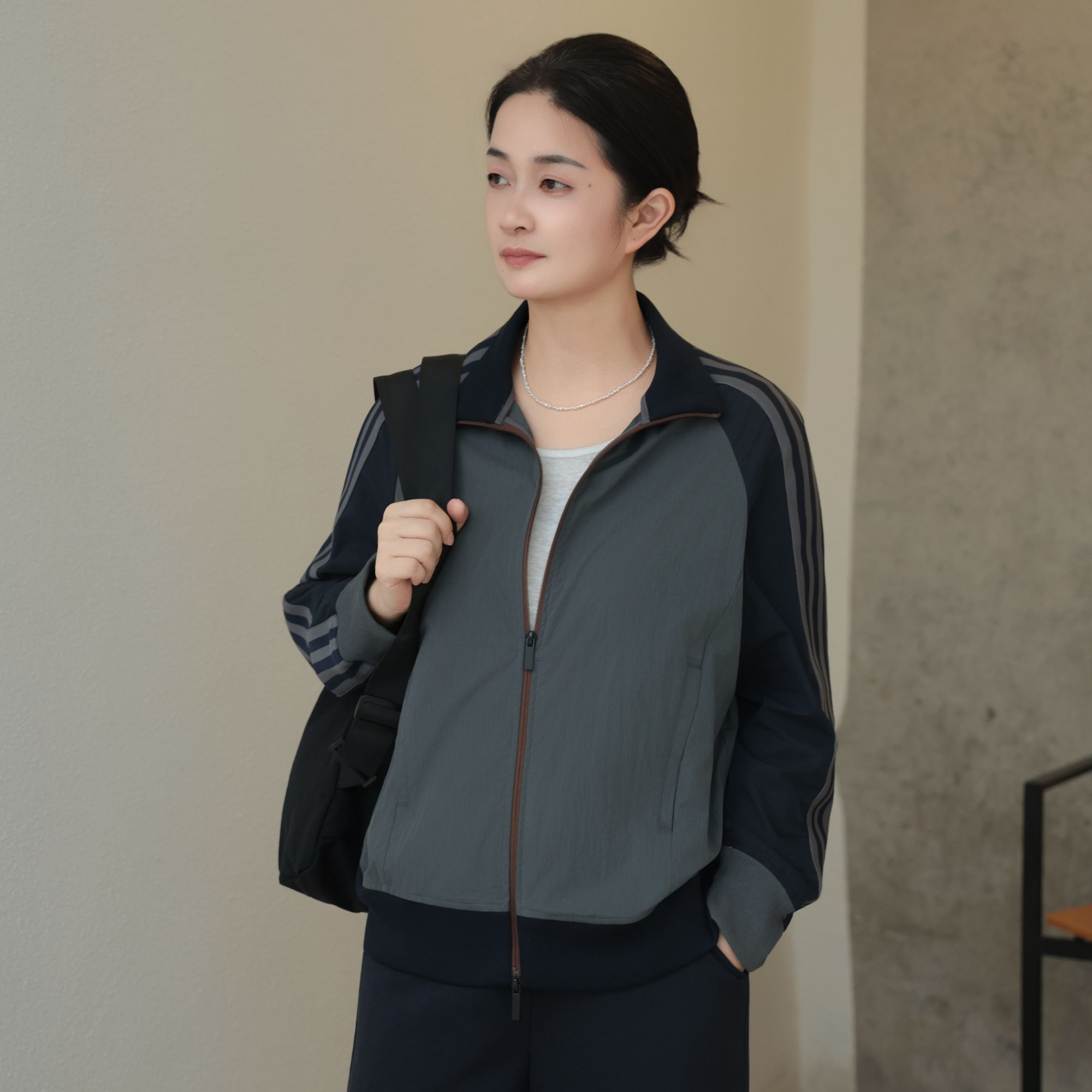 麻享【灵动外套·女款】 匹马棉立领夹克撞色条纹运动外套FSY50912