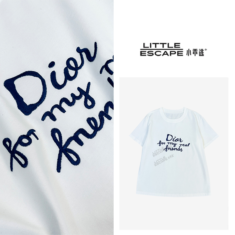 小乖逃X奥奥白色T恤蓝色绣花蓝色字母上衣DI休闲 M8666