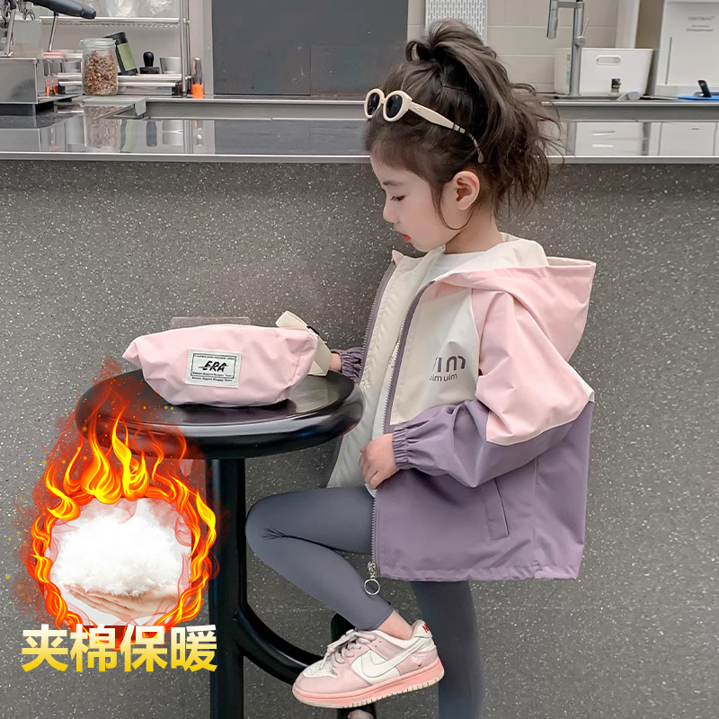 女童外套春秋季2025新款洋气宝宝连帽上衣儿童秋装女孩夹克冲锋衣