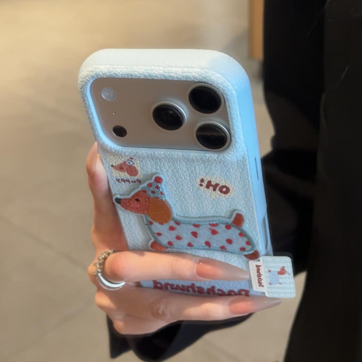 适用小米17promax新款皮纹壳苹果17/16腊肠狗华为Mate70/Pura80软