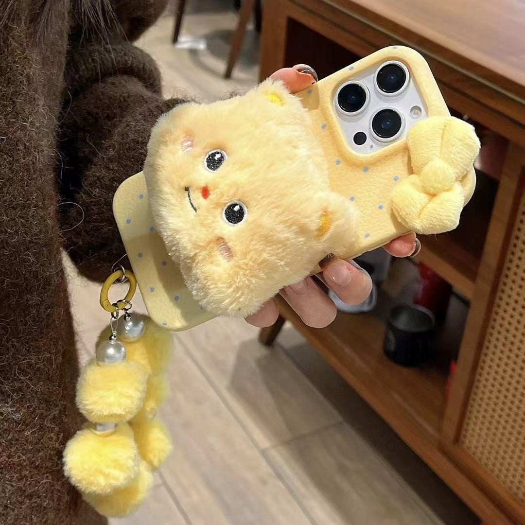 适用毛绒黄油小熊iPhone17promax挂绳手机壳苹果16可爱15/14秋冬