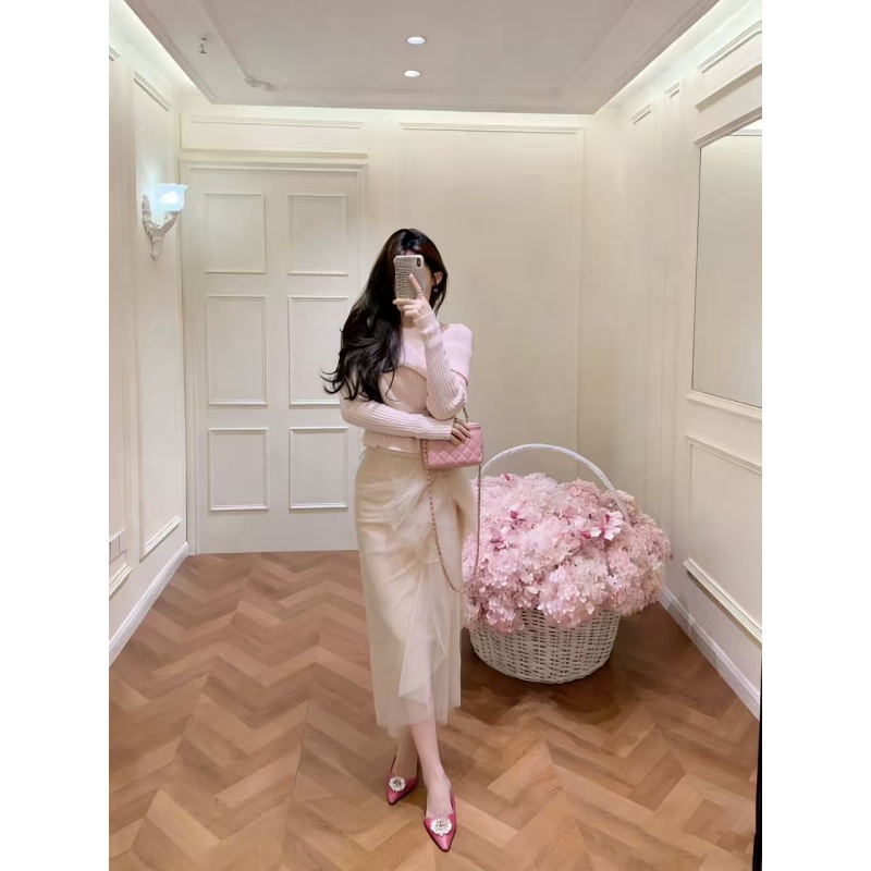 法式甜美减龄高级感v领绑带收腰毛衣秋冬高腰时髦显瘦半身裙套装