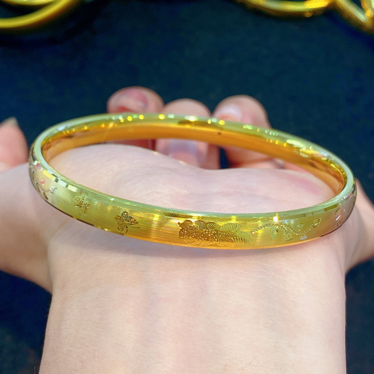 足金手镯：精致时尚