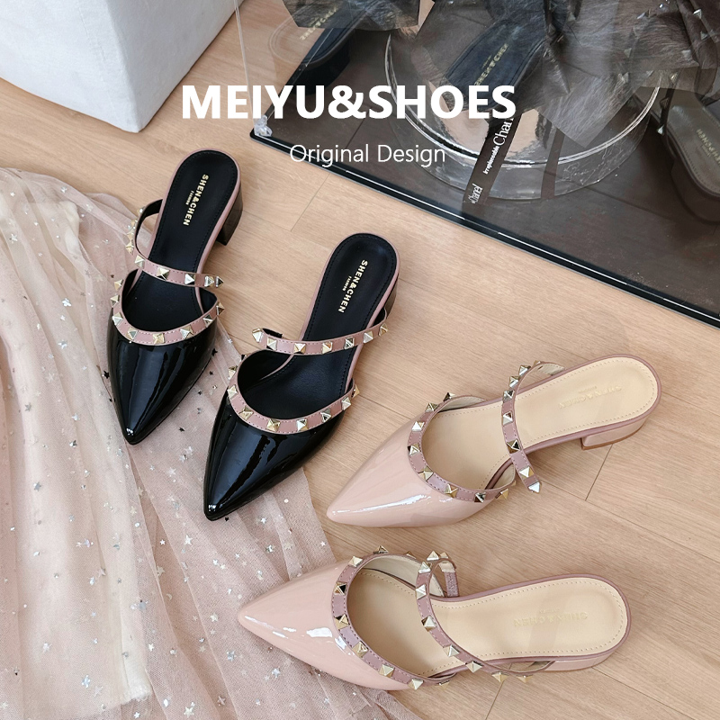 2025年夏新款中跟裸色高跟鞋法式小众粗跟尖头铆钉包头后空凉鞋女
