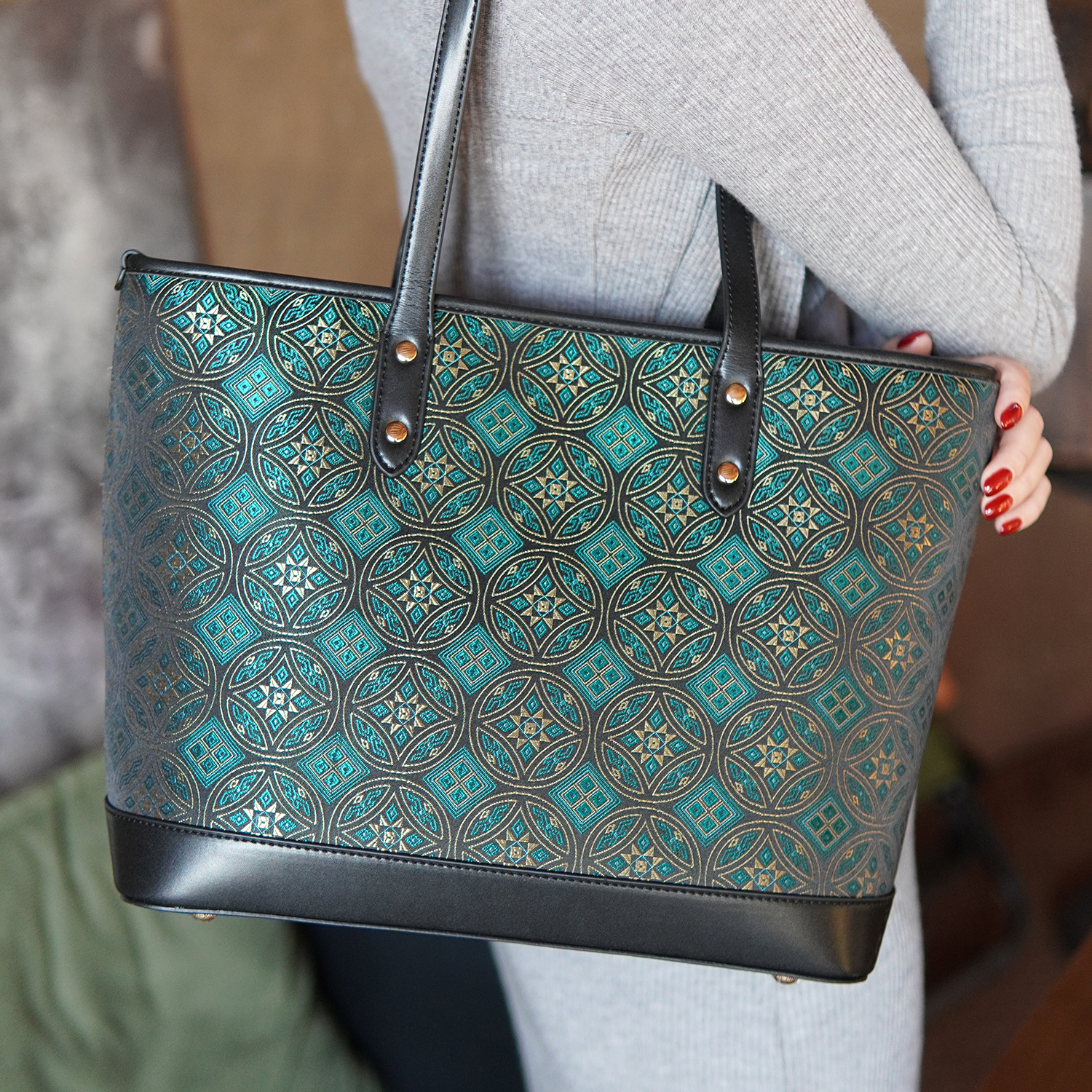 广西壮锦包包大托特飞燕送财纹水桶包轻奢复古百搭大容量B5030