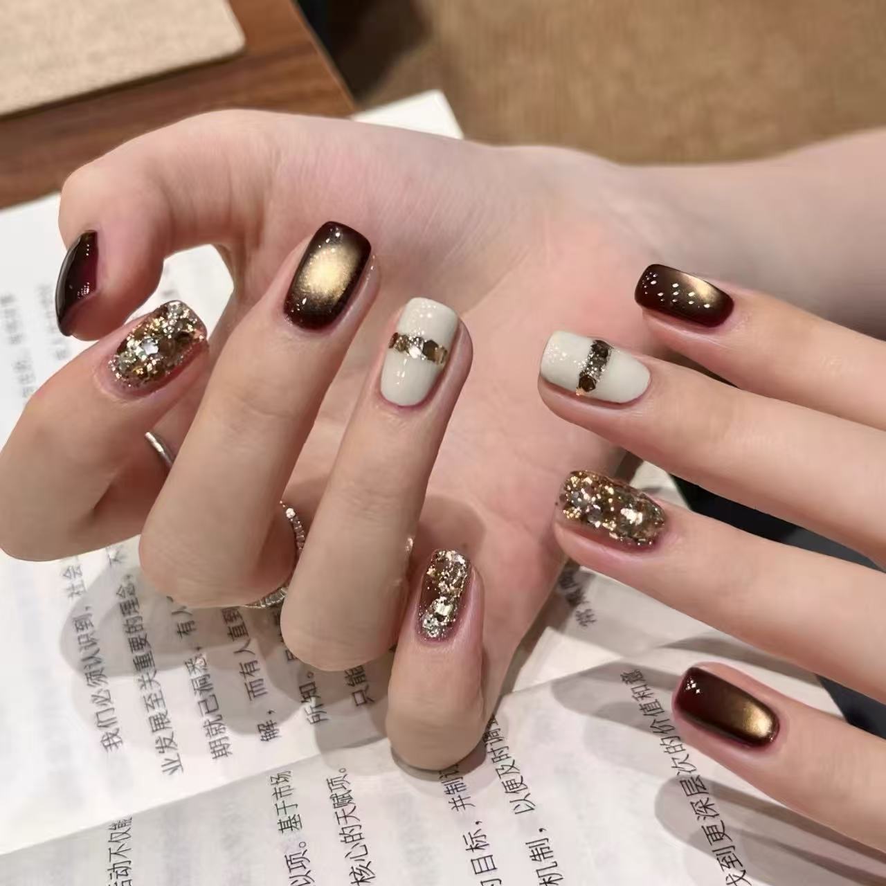 2025新款棕色贴钻猫眼手工穿戴甲短甲高级感指甲美甲贴假指甲贴片