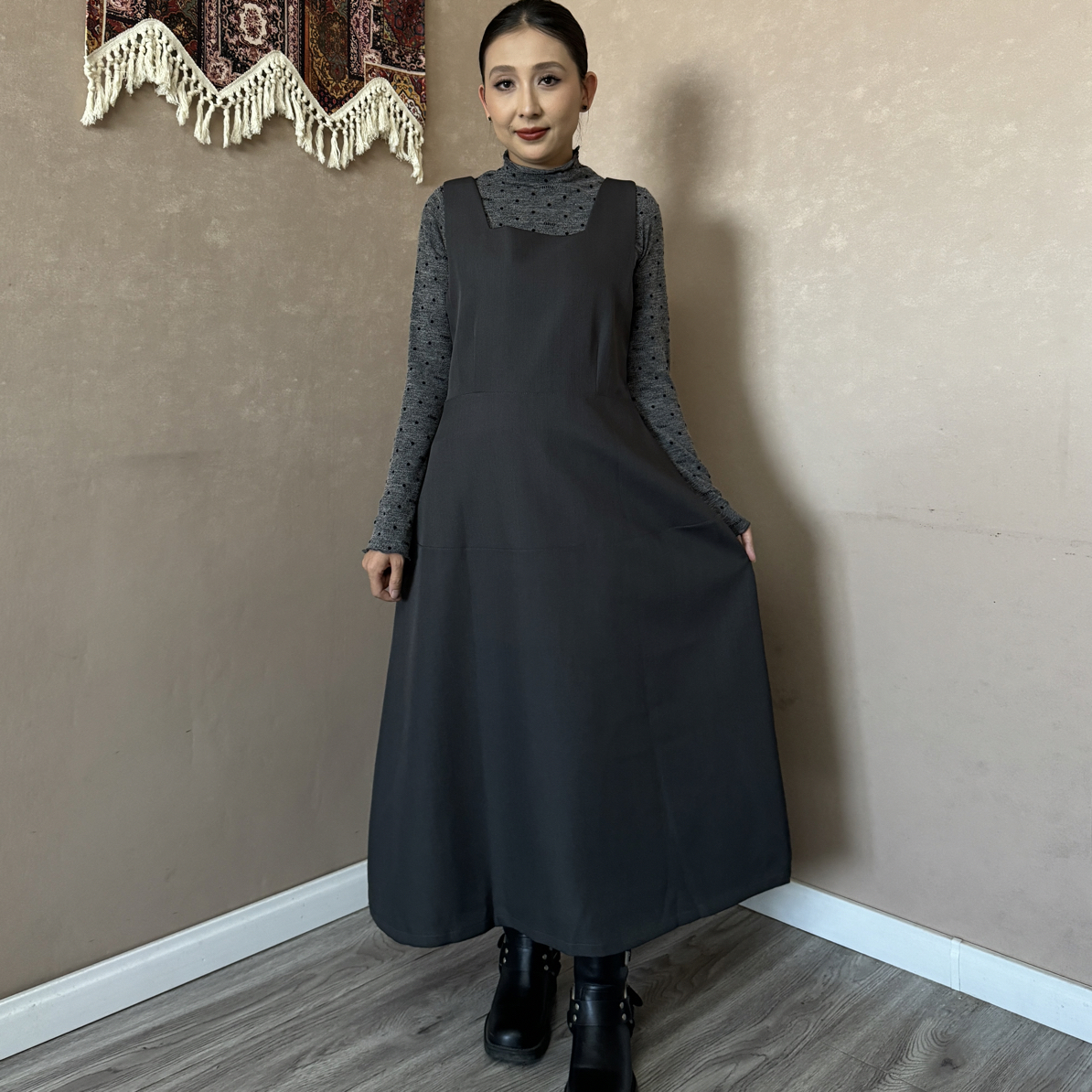 韩系小香风时尚简约背心连衣裙女装秋冬新款显瘦高级打底裙花苞裙