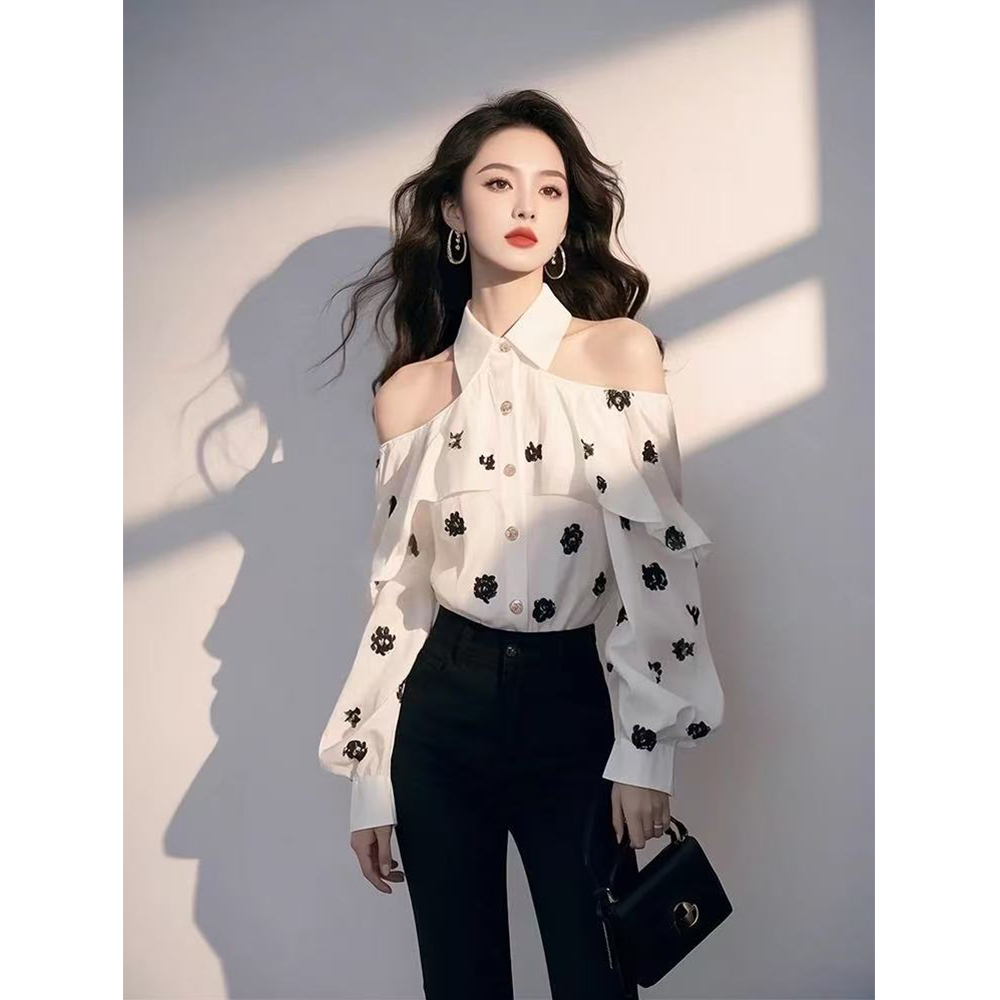 今年爆款白色露肩碎花衬衫女款2025早春独特漂亮设计感荷叶边衬衣