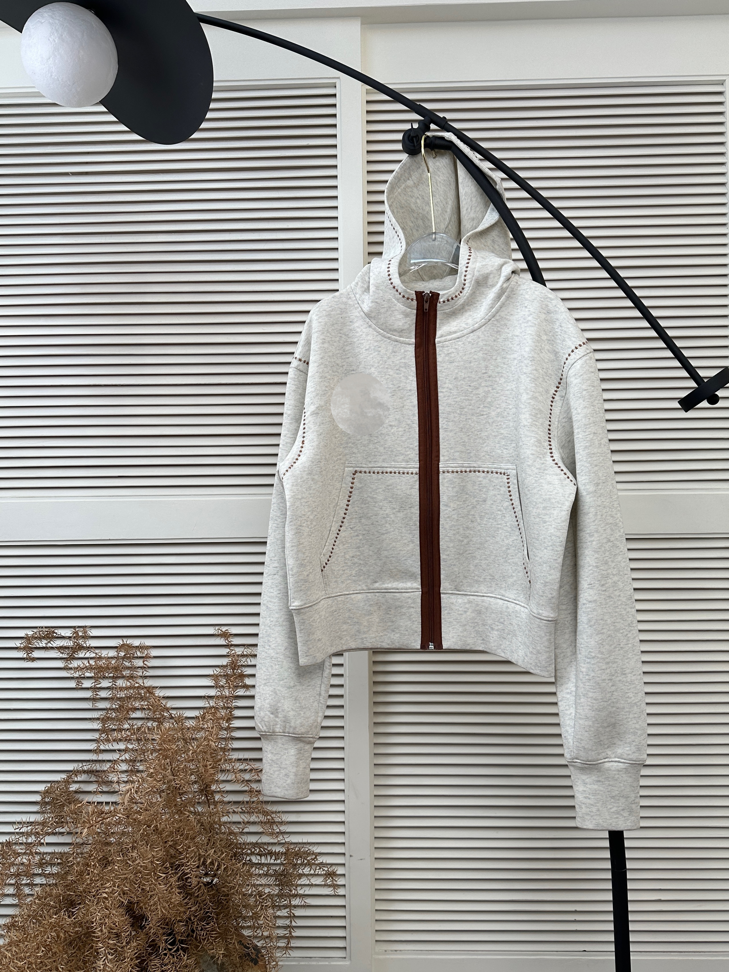 丙上丁 25秋冬时尚休闲连帽刺绣重工宽松外套女 MM0320WT