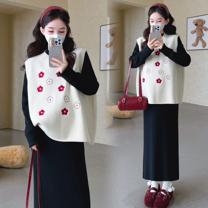 2025秋冬新款森系时尚重工刺绣设计感花朵马甲+软糯加厚连衣裙女