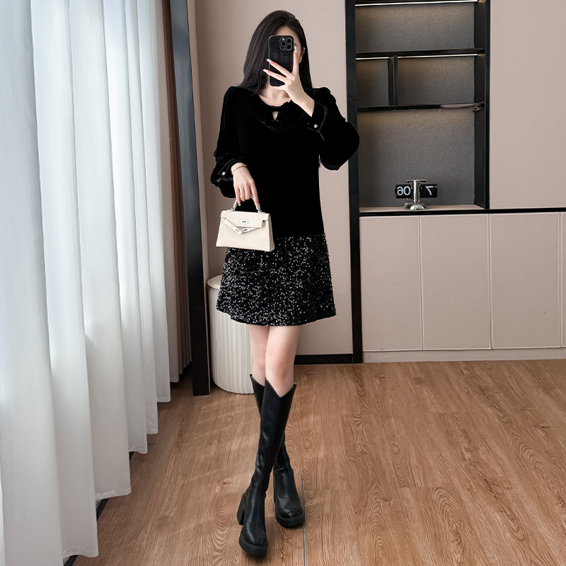 轻奢法式丝绒拼接亮片小黑裙女秋冬优雅大方高级感大码显瘦连衣裙