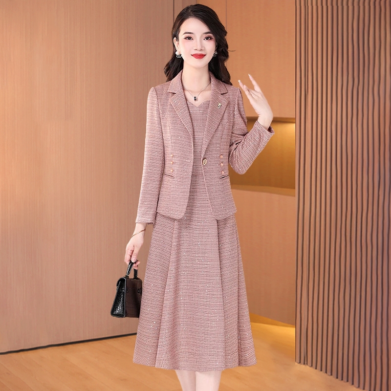 轻奢上档次连衣裙2025新款妈妈礼服今年流行年轻小香风两件套名媛