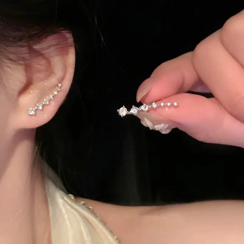 合金耳饰 超闪气质弧形耳环2025新款轻奢小众设计耳钉高级感百搭