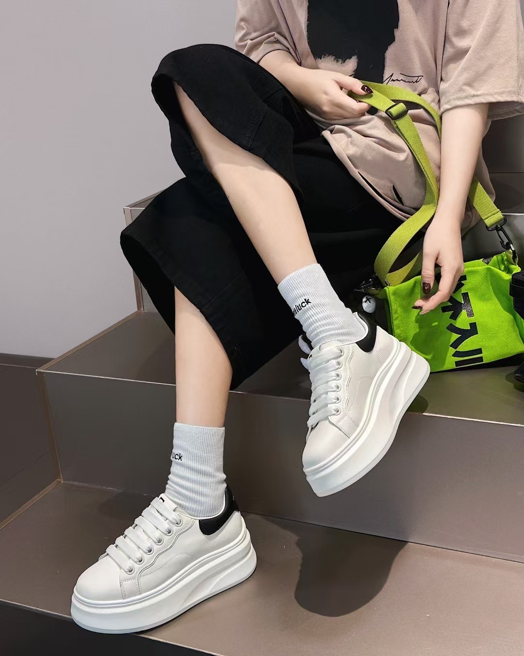 小白鞋休闲板鞋黑白熊猫真皮女鞋鞋子时尚春季夏季系带女鞋