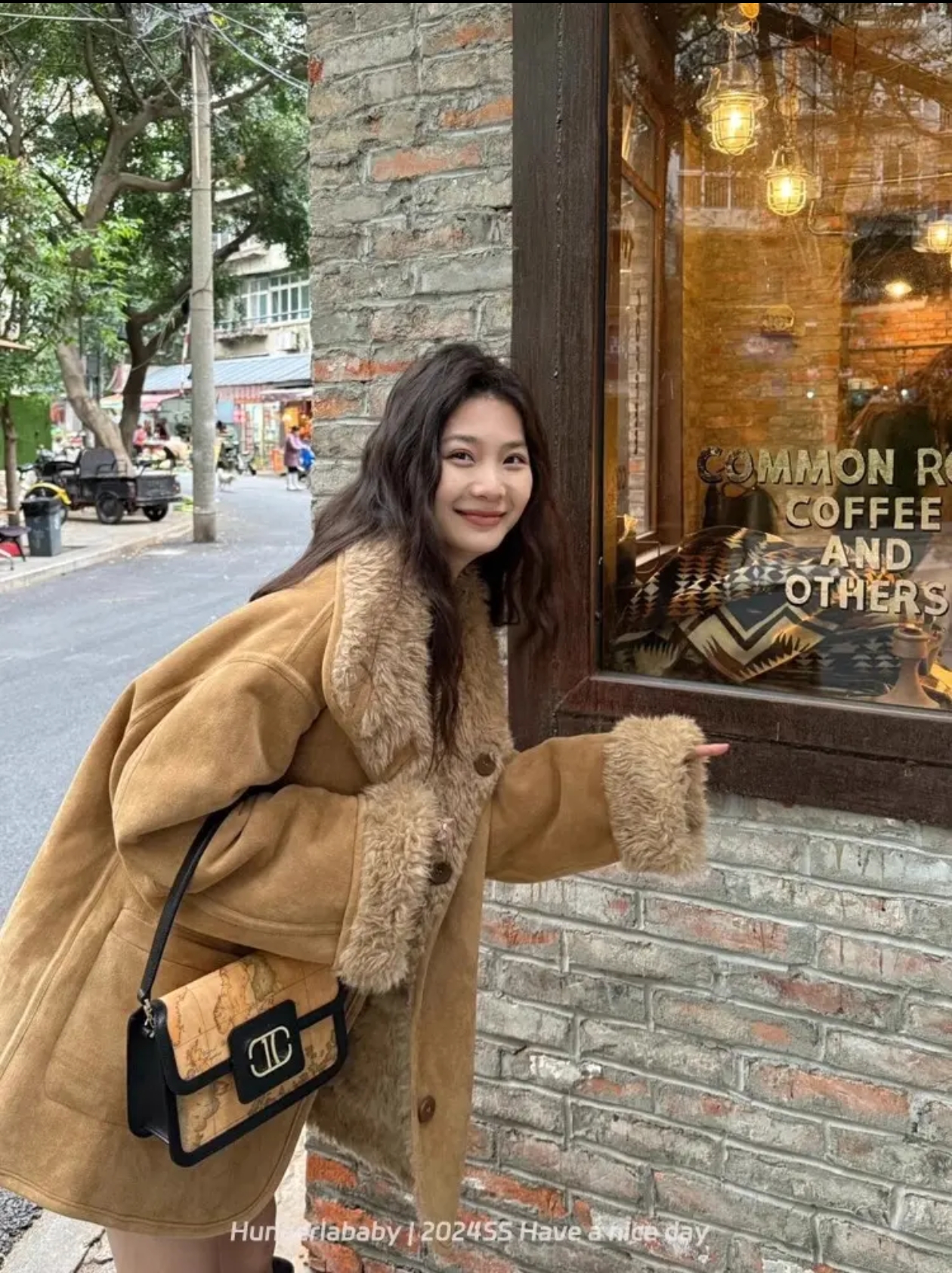 时尚两穿皮毛一体机车服秋冬宽松加厚毛毛外套女中长款