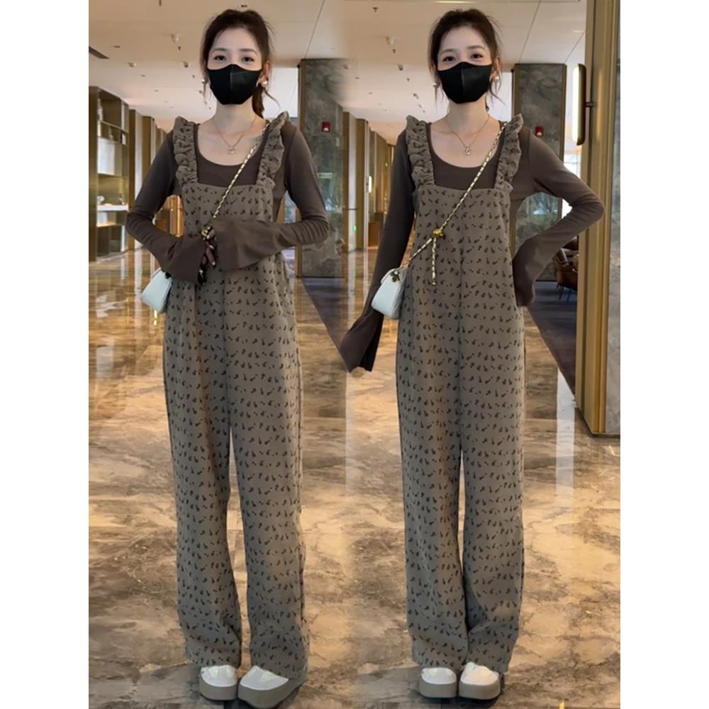 时尚套装女2025秋季新款设计感长袖打底衫花边碎花背带裤两件套潮