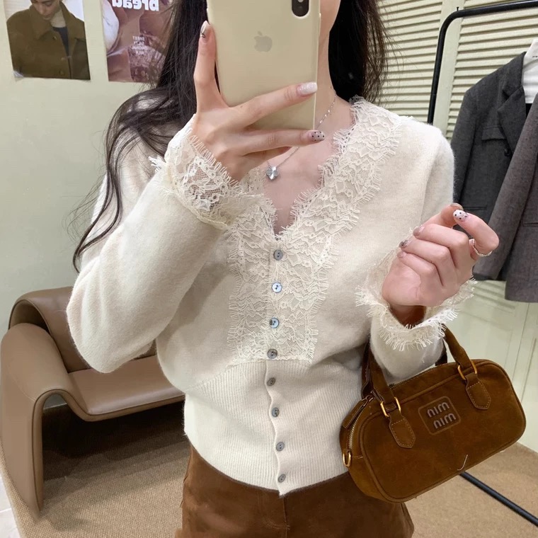 蕾丝花边拼接长袖针织衫女秋冬2025新款时尚休闲简约独特别致上衣